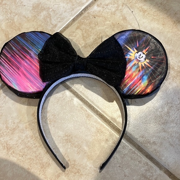 Handmade World Of Color Ears - Picture 1 of 4